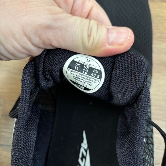 Altra Solstice LaceUp Athletic Running Shoes Black White Men’s - Picture 2 of 9